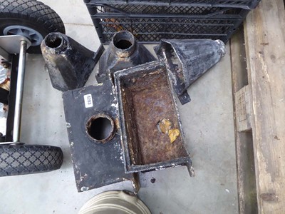 Lot 4203 - 5 assorted cast iron guttering hoppers