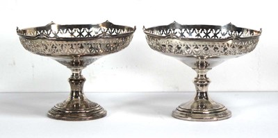 Lot 314 - A pair of small silver tazzas with pierced...