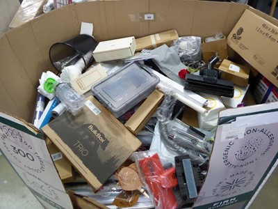 Lot 3874 - Large pallet box of assorted household items