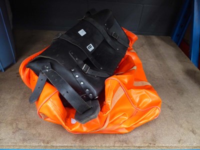 Lot 4133 - Two assorted tool bags/holdall bags
