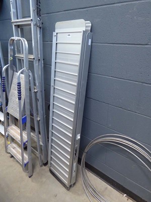 Lot 4235 - Aluminium folding loading ramp