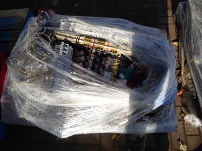 Lot 4165 - Pallet containing a large quantity of breakers...