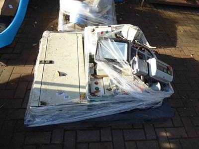 Lot 4166 - Pallet containing an assortment of items to...