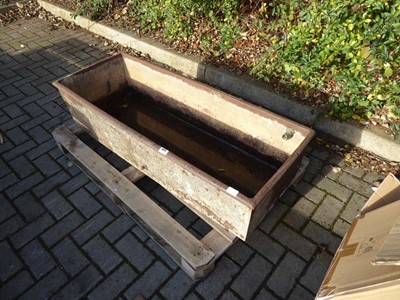 Lot 4171 - Cast iron trough. Width 19", Length 29"