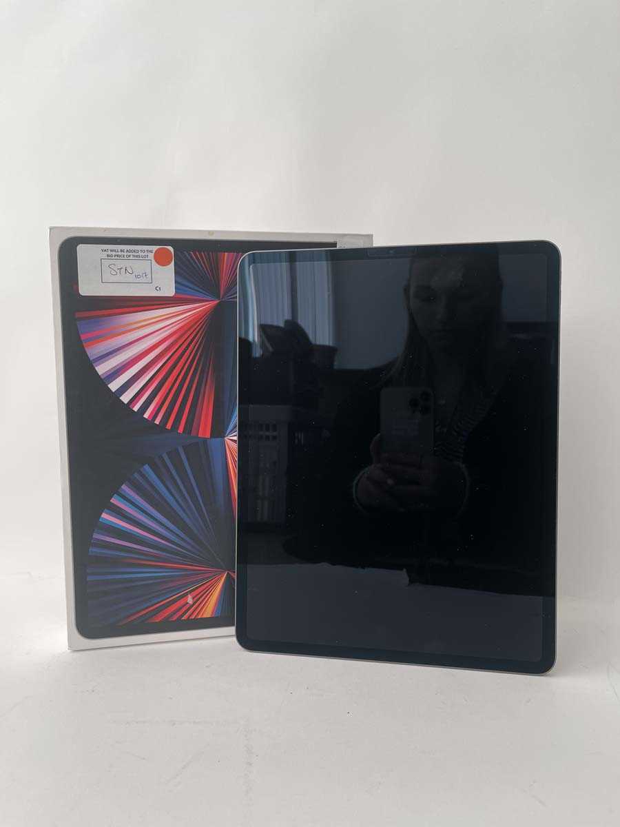 Lot Apple iPad Pro 12.9-inch (5th Generation)...