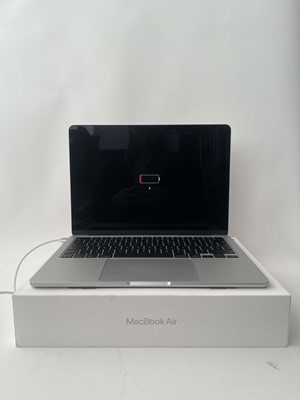 Lot Apple MacBook Air 13-inch with Apple M4 chip,...
