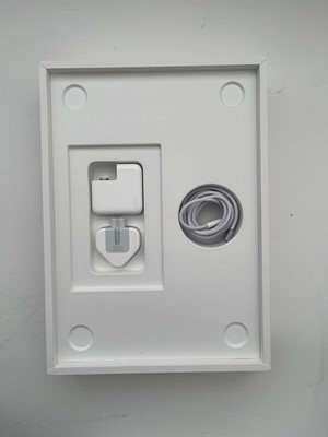 Lot Apple MacBook Air 13-inch with Apple M4 chip,...