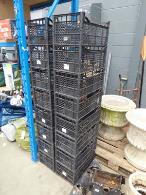 Lot 4205 - 16 stacking plastic storage crates
