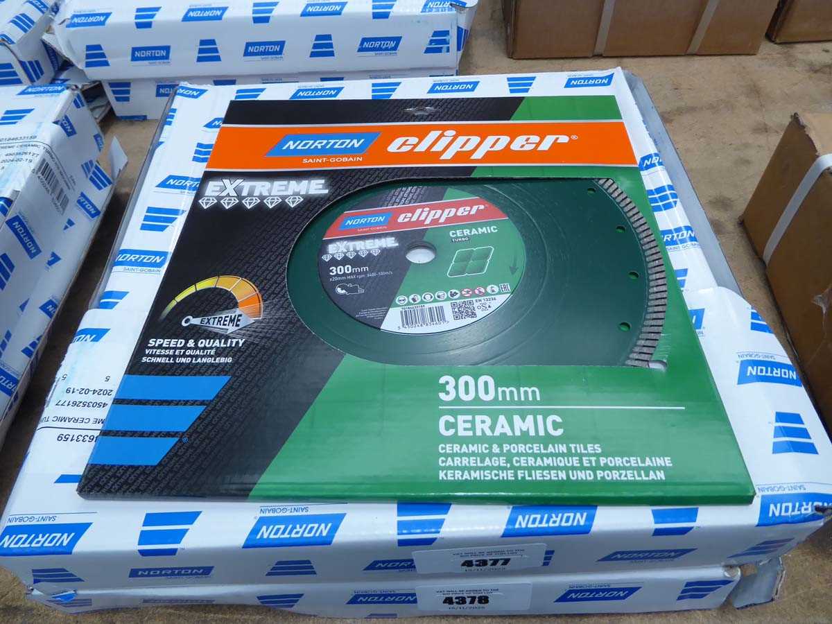 Lot 4388 - Norton Clipper Extreme ceramic turbo cutting...