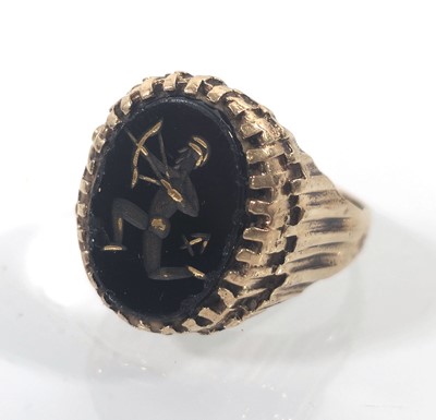 Lot 436 - A gentleman's 9ct gold signet ring, the onyx...
