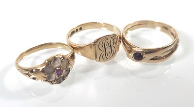 Lot 442 - Three early 20th century rings to include a...
