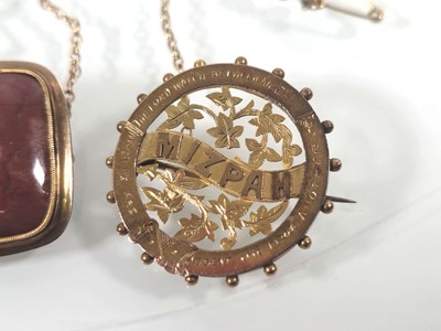 Lot 443 - A 9ct gold 'Mizpah' brooch together with a...