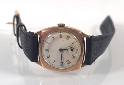 Lot 450 - A gentleman's 9ct gold cased mechanical...