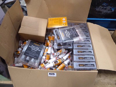 Lot 4575 - Large quantity of Halfords vehicle paint pens...