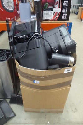 Lot 3013 - Large box of various kitchen appliances