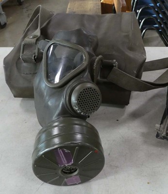 Lot 2142 - Vintage gas mask in bag