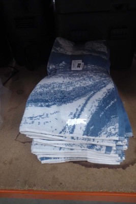 Lot 3016 - 10 hand towels
