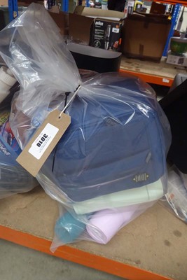 Lot 3018 - Bag of drinking bottles, cooler bags etc.