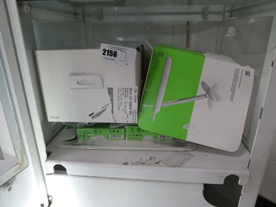 Lot 2158 - Selection of Belkin charging docks and power...