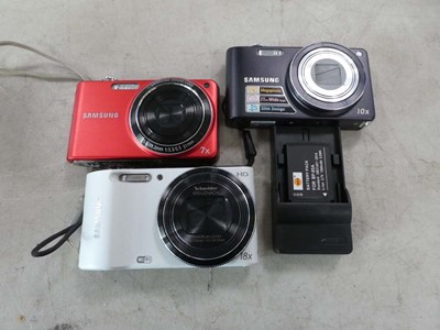 Lot 2162 - Box containing digital cameras