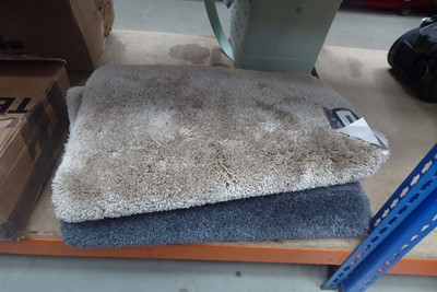 Lot 3090 - 2 bath rugs