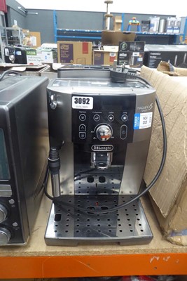 Lot 3092 - Unboxed Delonghi Magnifica S automatic coffee...