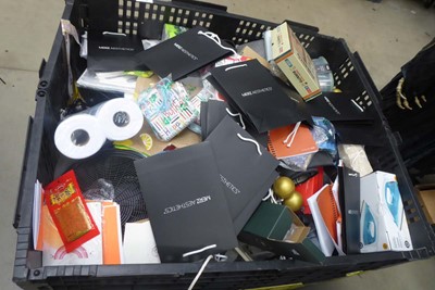 Lot 3162 - Large pallet of various household wares