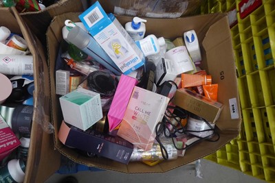 Lot 3164 - Large box of various toiletries and cosmetics