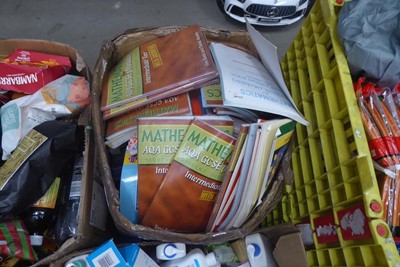 Lot 3166 - Large box of various books