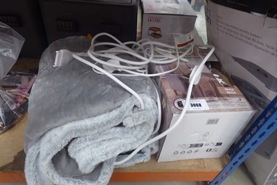 Lot 3068 - 2 heated blankets