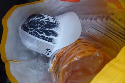 Lot 3212 - Bag of various mixed design caps