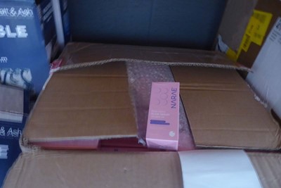 Lot 3218 - Box containing a large quantity of Narae pink...