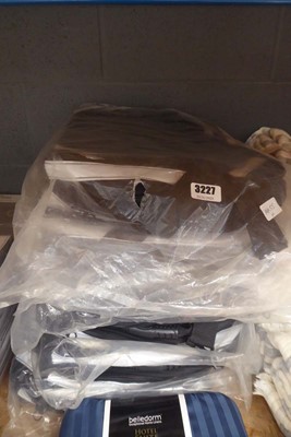 Lot 3227 - 6 clothing divider bags