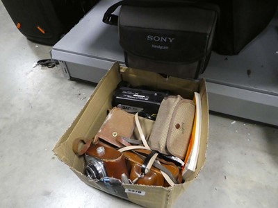 Lot 2376 - Box containing various cameras