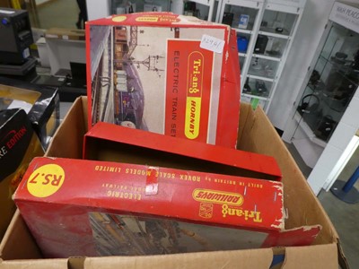 Lot 2323 - Box containing various Hornby railway items