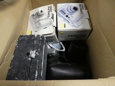 Lot 2335 - Box containing various cameras, scopes etc.