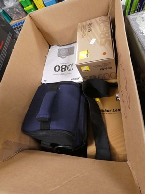 Lot 2337 - Box containing various camera equipment