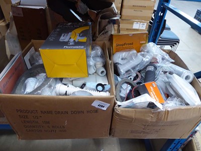 Lot 4284 - 2 boxes of assorted plumbing items
