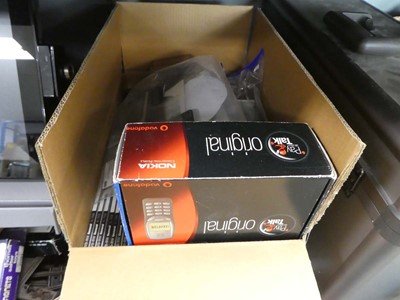 Lot 2347 - Box containing various items including...