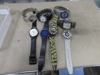 Lot 2485 - Box containing various watches