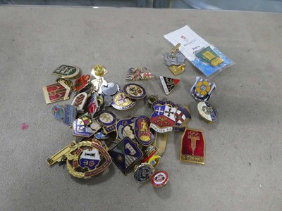 Lot 2486 - Box containing various badges