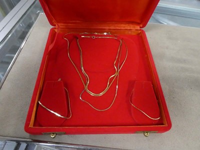 Lot 2496 - 2 jewellery boxes containing jewellery items