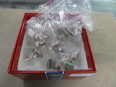 Lot 2500 - Box containing various rings