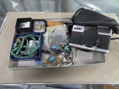 Lot 2517 - Box containing various jewellery items