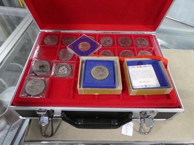 Lot 2504 - Box containing commemorative coins