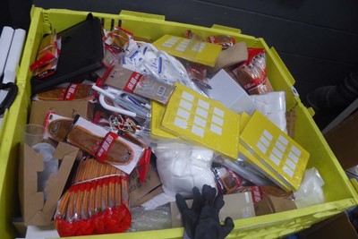 Lot 3341 - Large pallet of various household wares