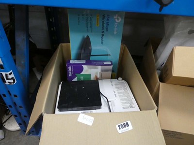 Lot 2588 - Box containing various routers