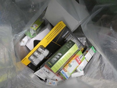 Lot 2622 - 2 bags of light bulbs