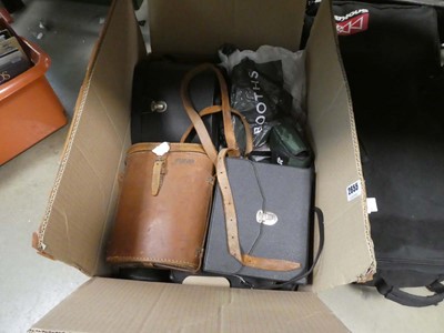 Lot 2655 - Box of binoculars