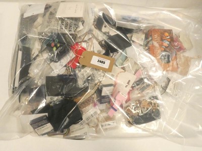 Lot 2405 - Bag of various electronics and accessories
